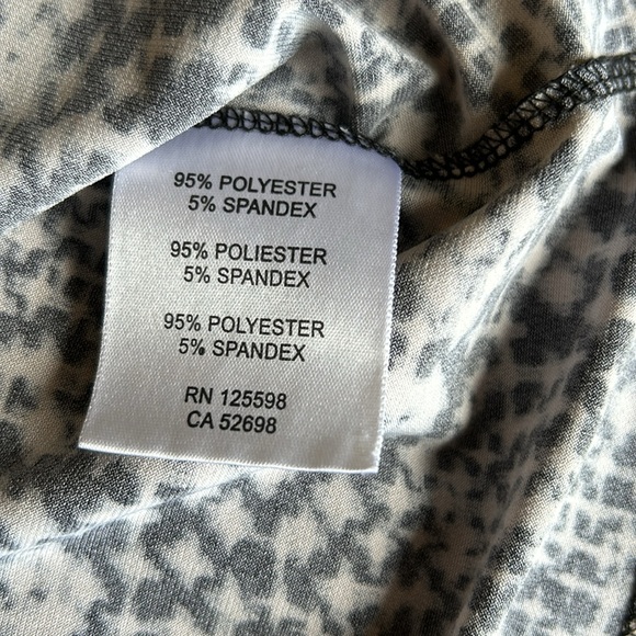 Ellen Tracy sleeveless blouse - Picture 5 of 6